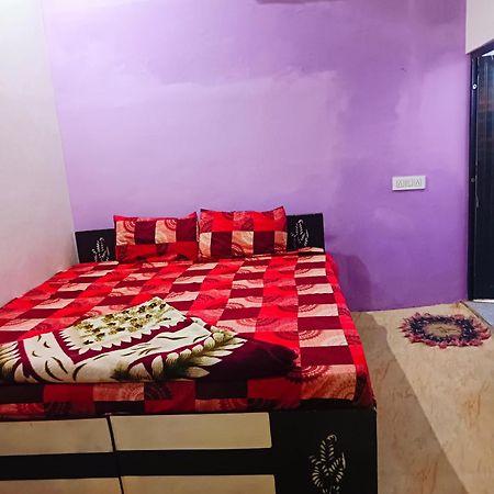 Jay Shree Radhey Home Stay Матхура Экстерьер фото