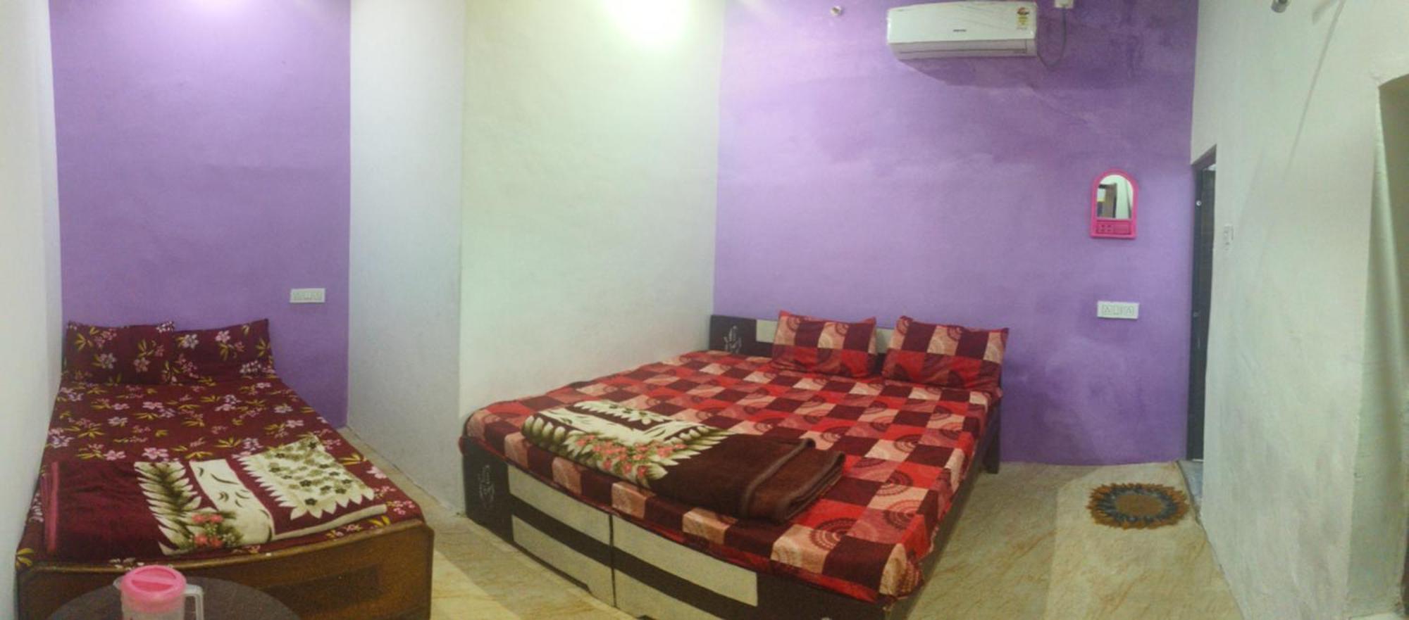 Jay Shree Radhey Home Stay Матхура Экстерьер фото